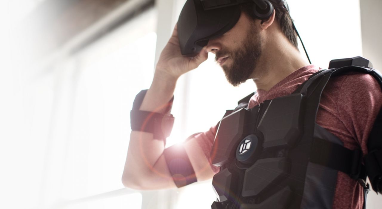 Ученые создали костюм для передачи тактильных ощущений в VR