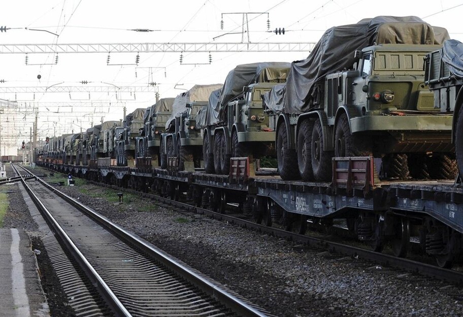 Російські війська на кордоні України - нове відео, як їде ешелон із технікою - фото 1