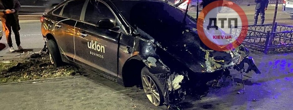 Вырвало двигатель: в Киеве пьяный водитель такси устроил массовое ДТП