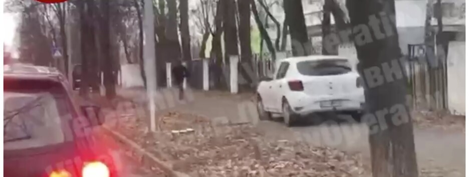 У Києві водій порушив ПДР та отримав газом в обличчя (відео)
