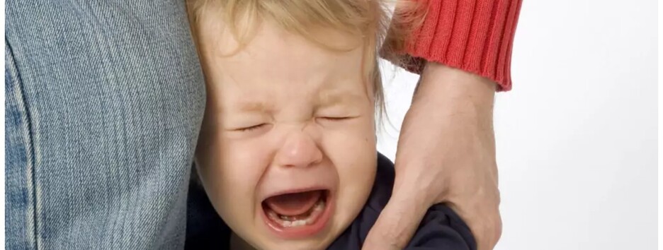 Часто плачет ребенок: Комаровский назвал три основных причины
