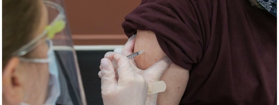 Принес другую 