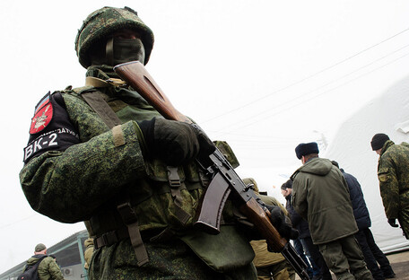 На Донбасі окупанти роздали бойовикам карти із планом можливого наступу