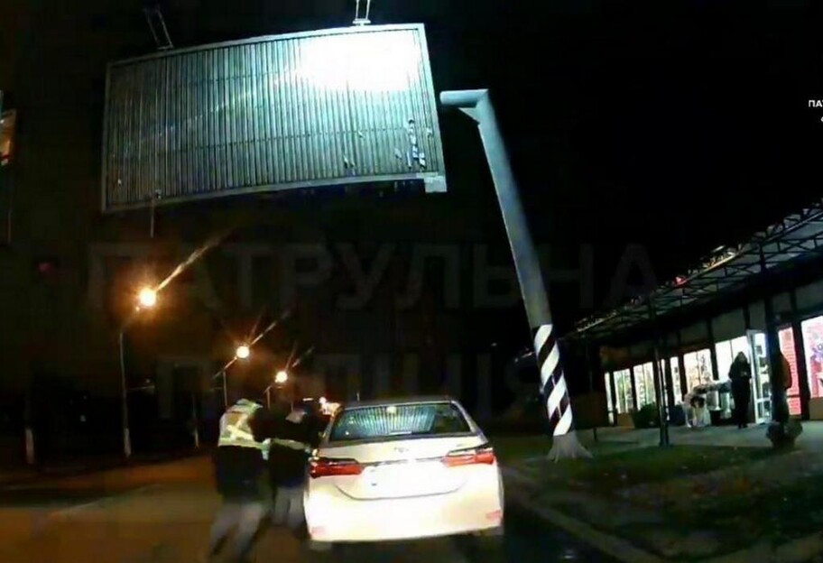 В Одессе пьяный водитель едва не покалечил полицейского, скрываясь от погони – видео - фото 1
