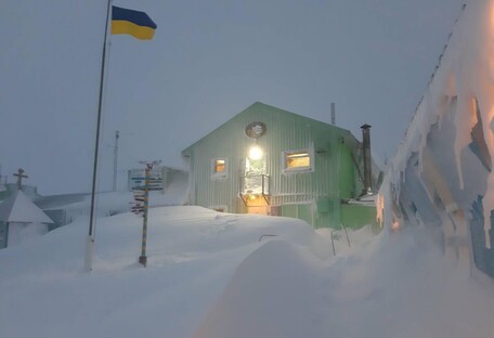 Украинские ученые засняли над Антарктидой полное солнечное затмение (видео)