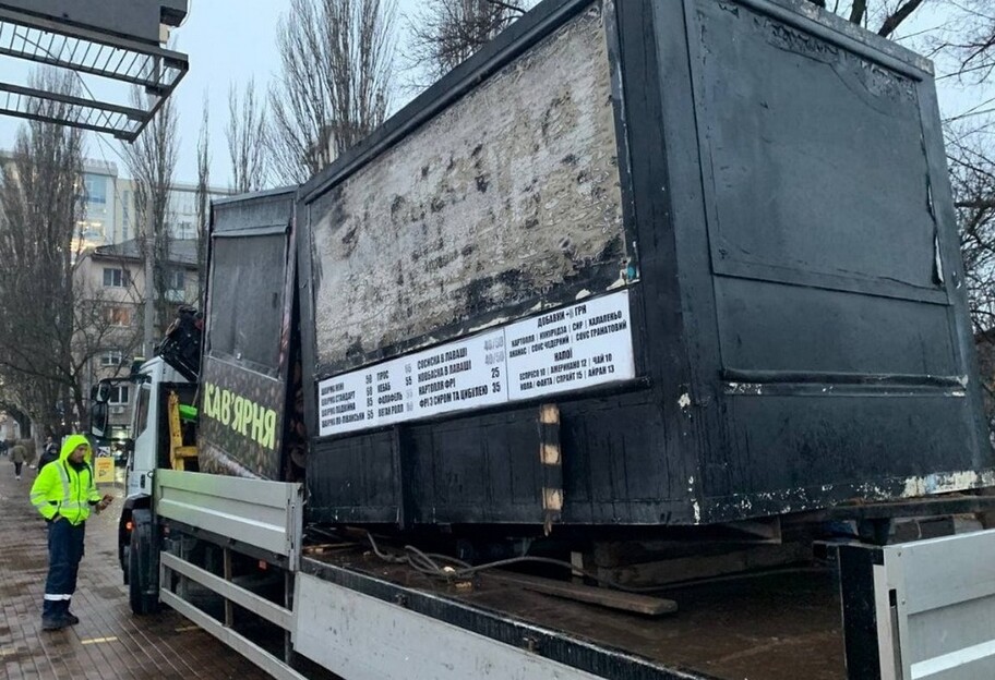 Демонтаж МАФов в Киеве закончился дракой, видео  - фото 1