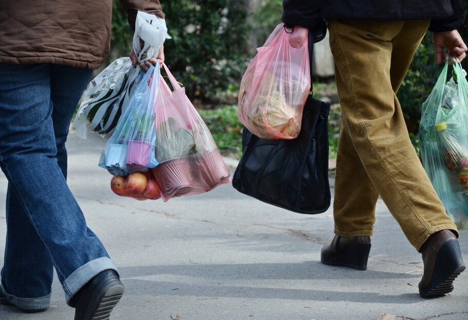 Пакеты в Украине с 10 декабря платные - сколько стоят в супермаркете - фото 1