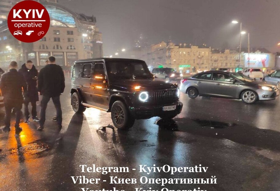В Киеве Mercedes-Benz столкнулся с Volkswagen – видео - фото 1