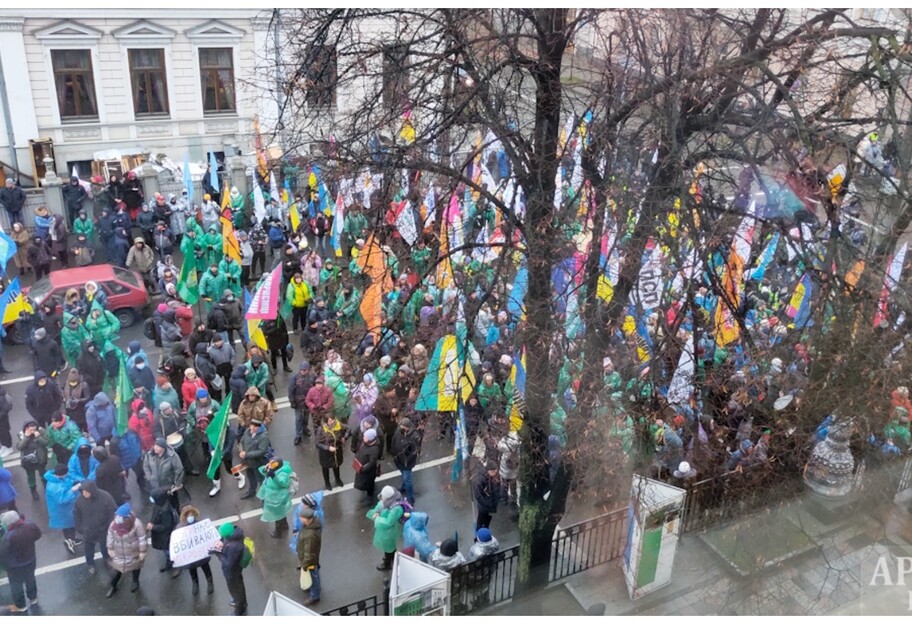 В Киеве ФОПы подрались с полицией - фото, видео - фото 1