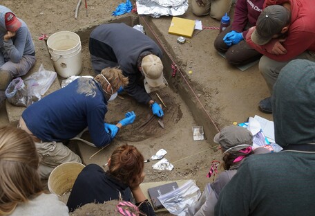 Дівчинка з намистом, якому 10 тисяч років: знайдено найдавнішу в Європі могилу дитини