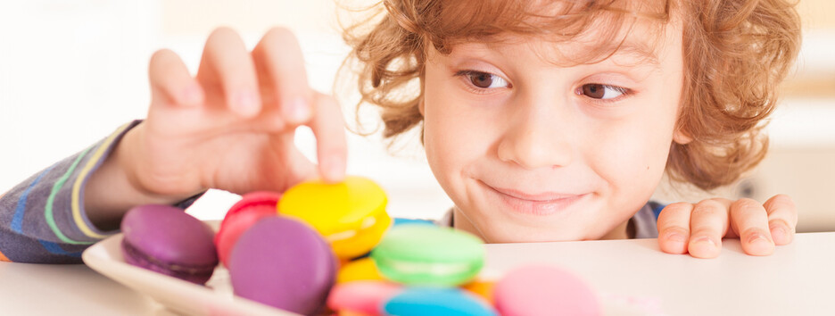 Минздрав назвал самые вредные конфеты, которые нельзя давать детям
