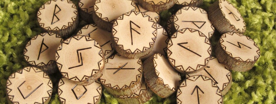 Козерогам доведеться розлучитися, а Дівам – захищатися: рунічний гороскоп на 2022 рік