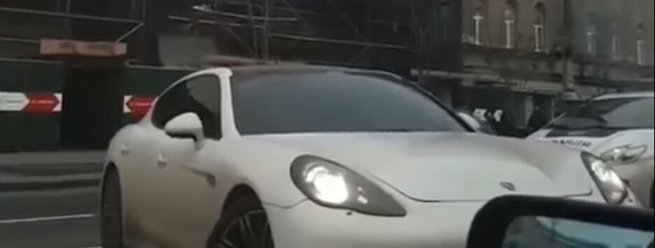 На Хрещатику у Києві водій Porsche відмовився підкоритися поліції (відео)