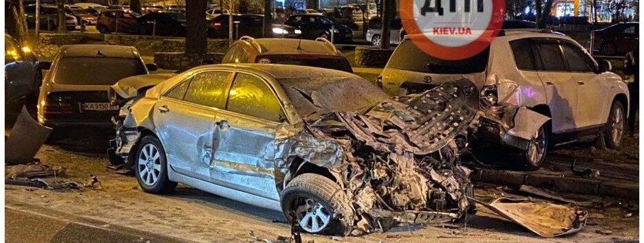 Розбив десяток машин і втік: у Києві вночі сталася масштабна ДТП (фото, відео)