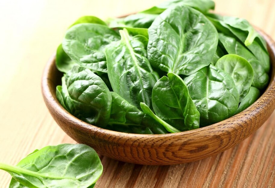 Користь та шкода шпинату – лікар розповіла, як готувати листовий овоч - фото 1