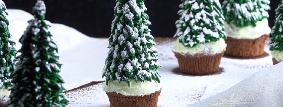 Новорічні вершкові капкейки: рецепт смачних ласощів з сюрпризом (відео)