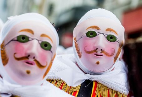 Карнавал в Бенше: диковинные персонажи бельгийского праздника
