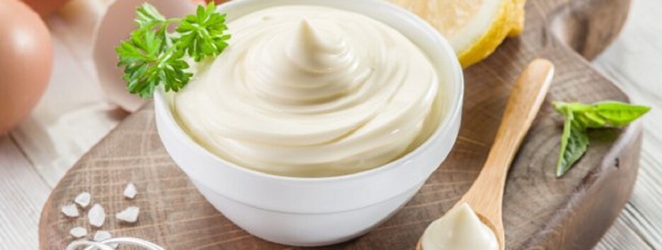 Заміна майонезу: як зробити новорічні салати корисними