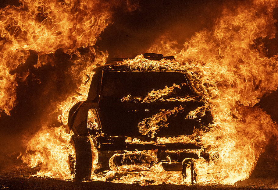 У Києві водій спалив автомобіль, намагаючись його розігріти в мороз - фото - фото 1