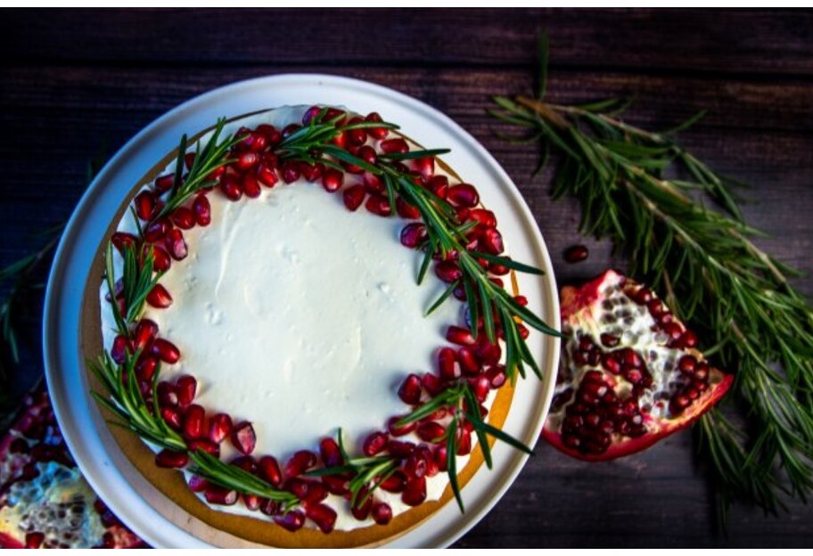 Гранатовый торт на Новый год - рецепт вкусного десерта - фото 1