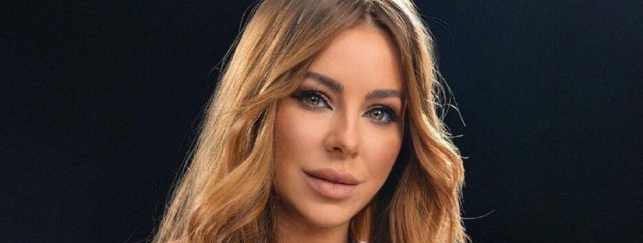 Блискітки та пір'я: Ані Лорак показала трендову сукню на Новий рік (фото)