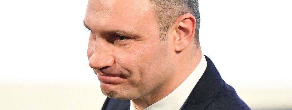 Кличко з дітьми привітав усіх із Новим роком: мера у відповідь вітають із 2222 (фото)