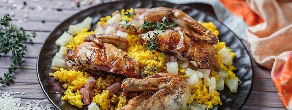 Рис з куркою під винним соусом: новорічна страва від Клопотенка