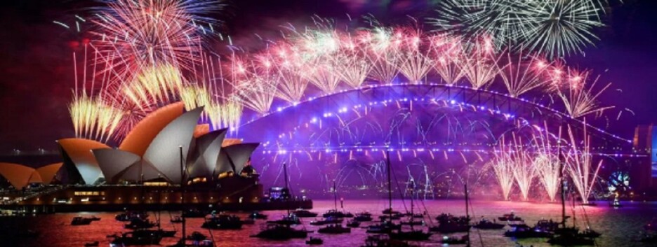 Новый год уже наступил: 2022-й встретили красочными фейерверками (фото) 