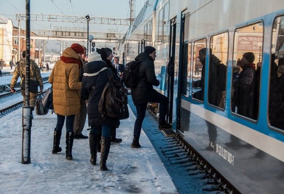 Укрзализныця попала в скандал - в поездах играют российские группы - фото 1
