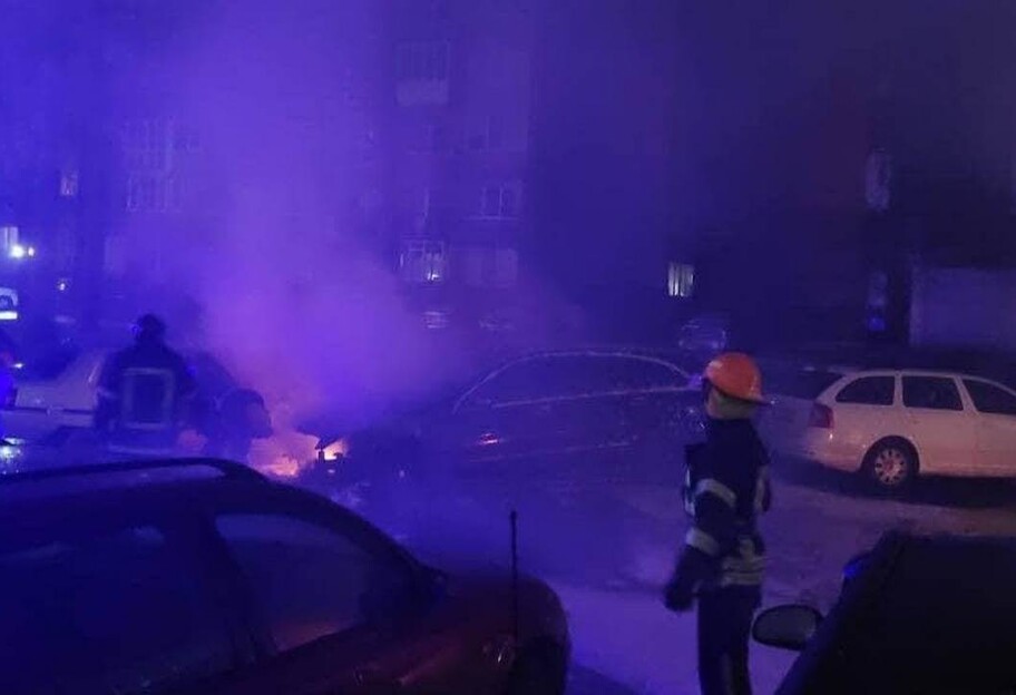 Пожежа у Бучанському районі - згоріли три авто, фото - фото 1