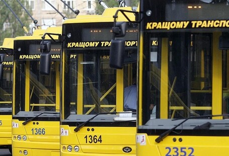 В Киеве произошел сбой в работе трамваев и троллейбусов: какие маршруты остановились