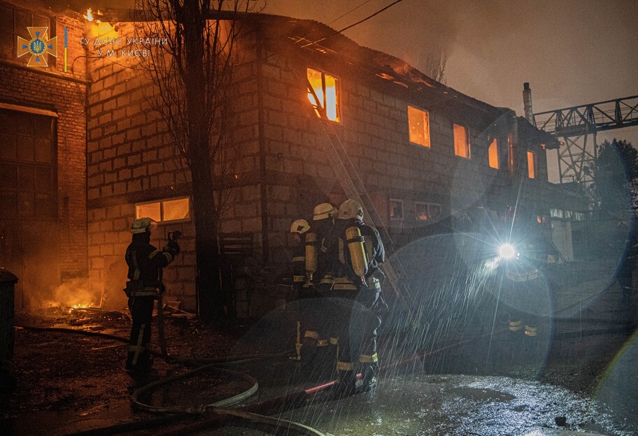 Пожар на Трухановом острове – горело помещение ночного клуба ЮБК - фото 1