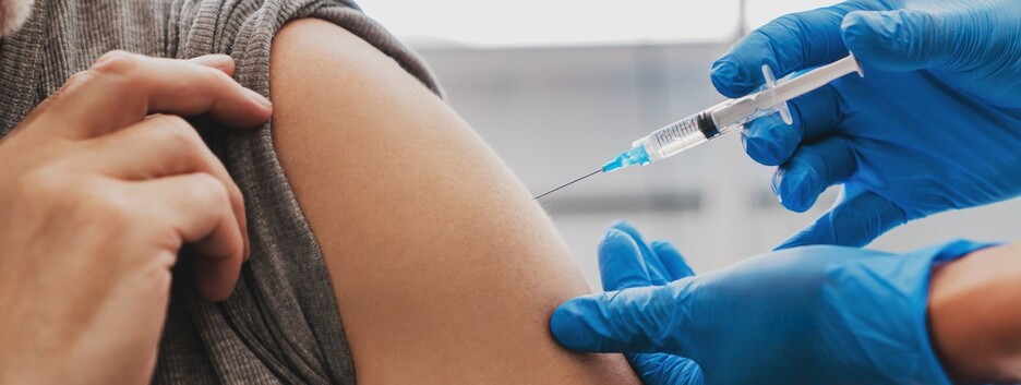 Бустерная вакцинация: Минздрав ограничил срок действия сертификата