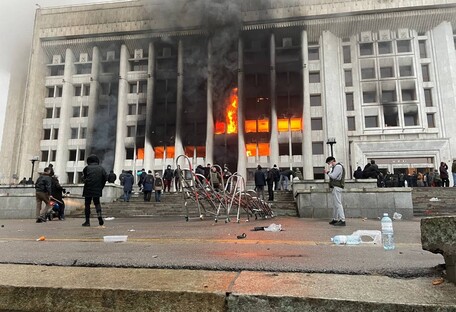В Алмати протестувальники прориваються до резиденції президента, горять мерія та прокуратура (відео)