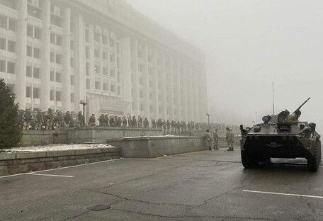 У Казахстані йдуть вуличні бої: відео наступу силовиків в Алмати