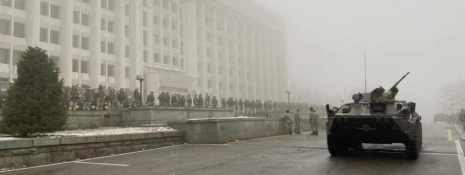 У Казахстані йдуть вуличні бої: відео наступу силовиків в Алмати