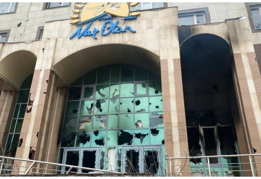 Аеропорт Алмати у Казахстані захопили, під час протестів є нові жертви - фото 1