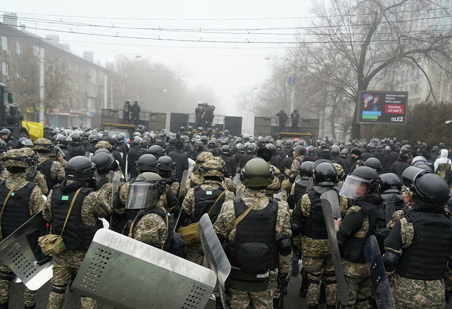 Протести в Казахстані – нові відео боїв, погромів, пограбувань в Алмати – багато загиблих - фото 1
