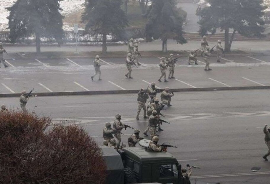 Казахстан сегодня - силовики зачищают город с оружием, есть убитые - видео  - фото 1
