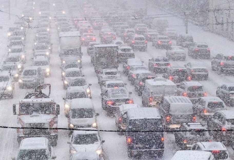 Погода 9 січня у Києві - через снігопад вантажівкам заборонили в'їзд у місто - фото 1