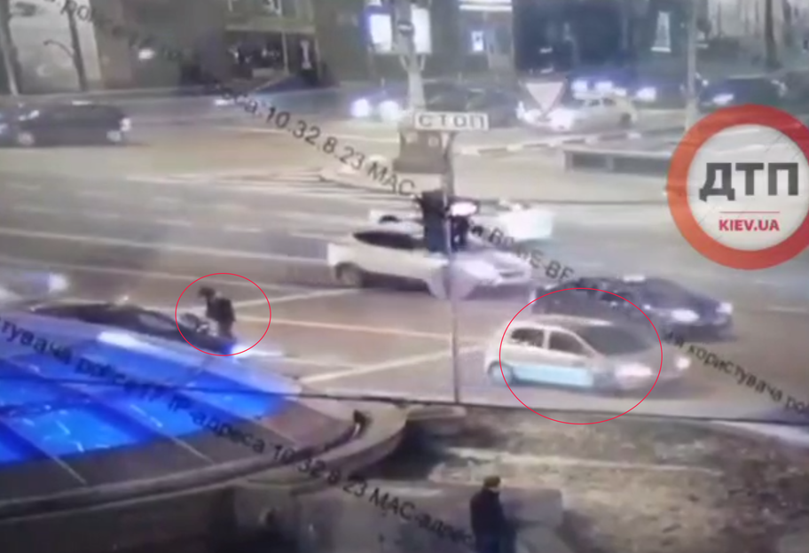 ДТП у Києві - водійка Hyundai відірвала чоловікові палець - фото 1