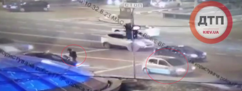 Появилось видео ДТП в центре Киева, из-за которого мужчина остался без пальца