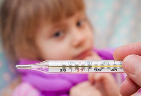 Чим збити температуру дитині: дві поради від лікара Комаровського