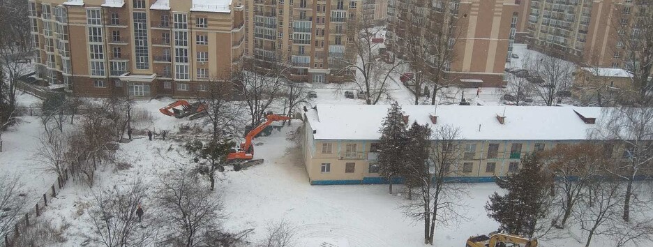 В Киеве застройщик снес общежитие: люди остались без вещей и крыши над головой (фото)