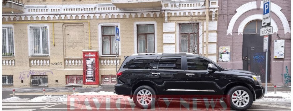 Внедорожник Кличко нарушил правила парковки в центре Киева (фото)