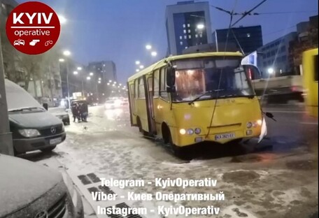 В Киеве из-за обрыва контактной линии остановились троллейбусы