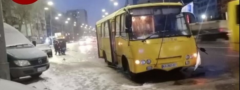 В Киеве из-за обрыва контактной линии остановились троллейбусы