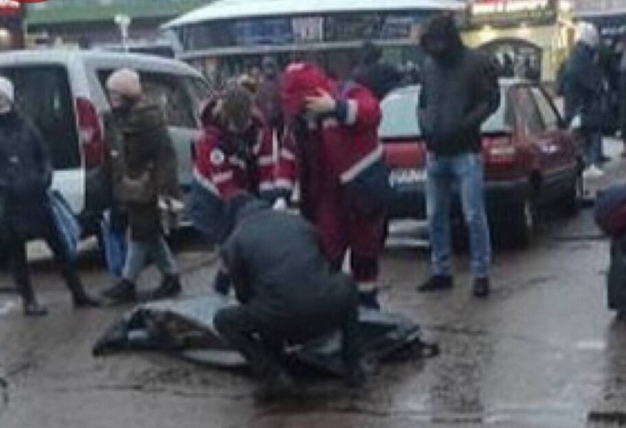 Убийство в Киеве – у станции метро Вокзальная найдено окровавленное тело мужчины - фото 1
