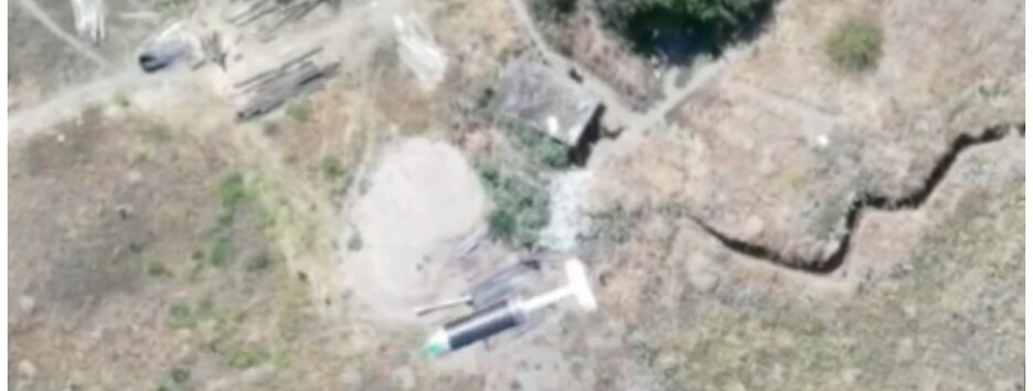 Не успел убежать: появилось видео, как на Донбассе с воздуха уничтожили боевика