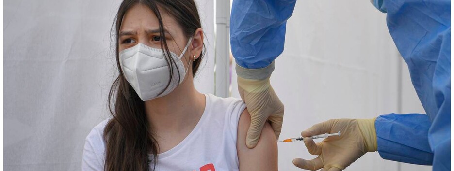 В Украине упростили запись детей на вакцинацию от коронавируса